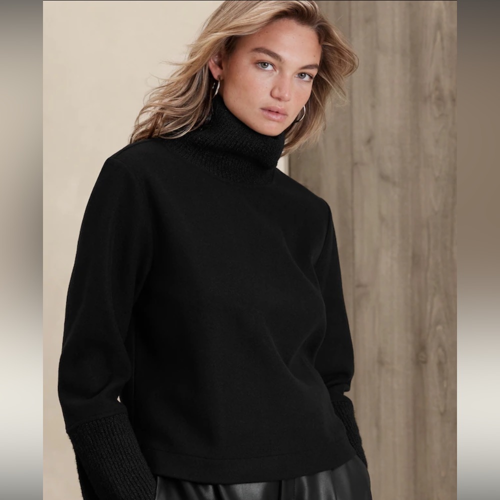 New Without Tags - Banana Republic Factory Brushed Turtleneck Sweatshirt - L